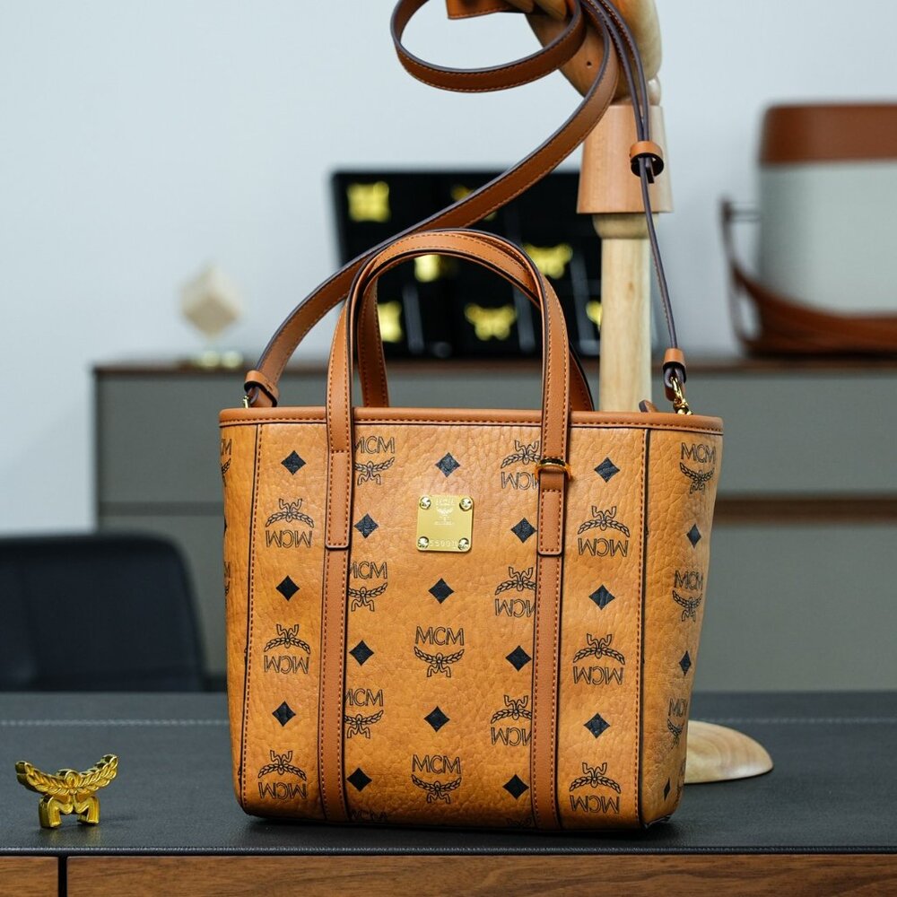 ❤️✨MCM mini aren top-zip shopper in visetos bag ✨ - Picture 7 of 8